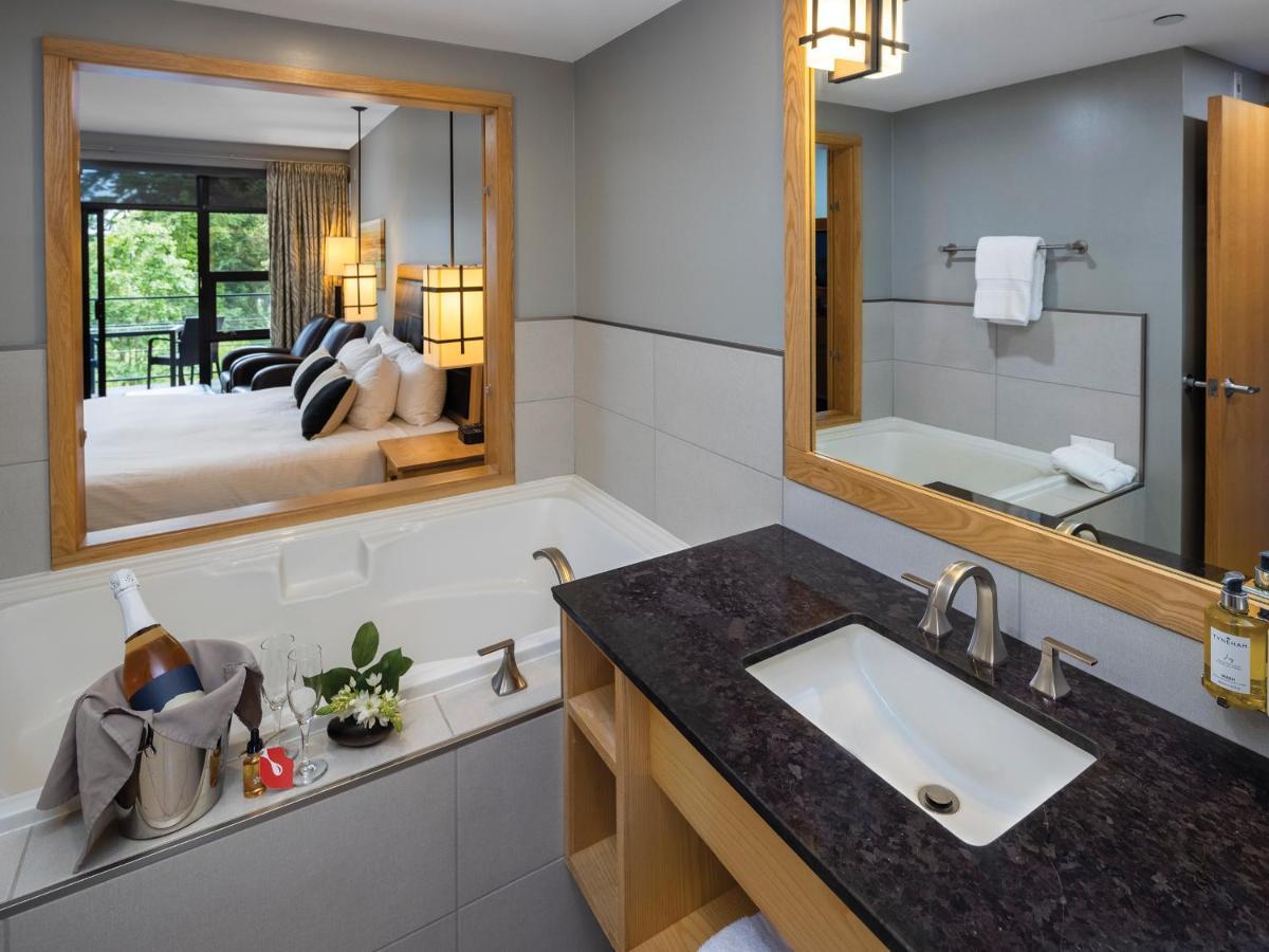Brentwood Bay Resort & Spa Esterno foto