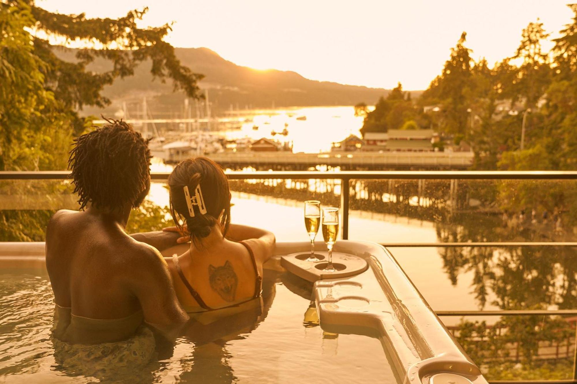 Brentwood Bay Resort & Spa Esterno foto