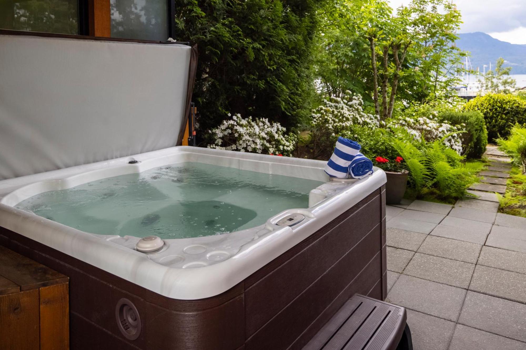 Brentwood Bay Resort & Spa Esterno foto