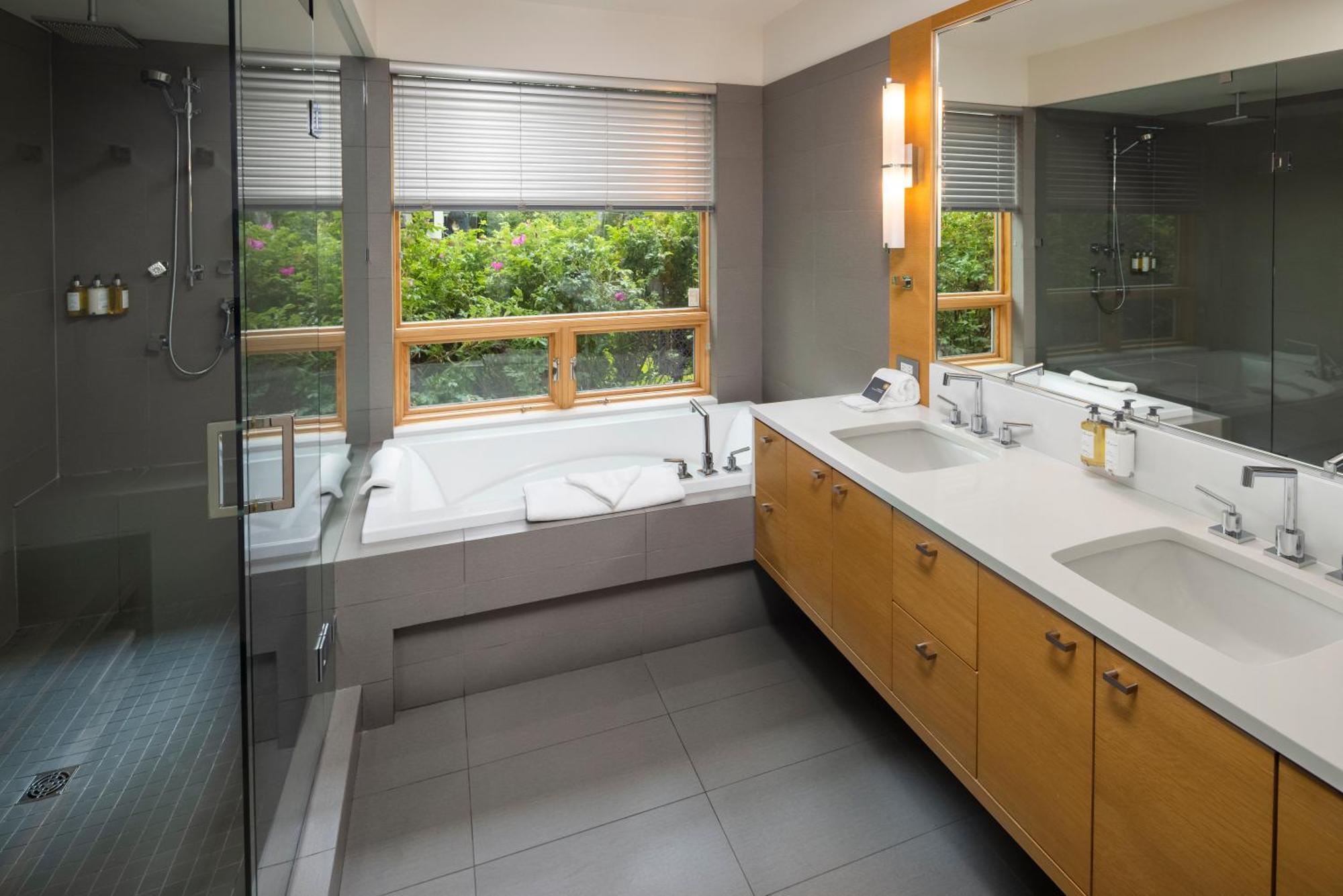 Brentwood Bay Resort & Spa Esterno foto